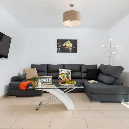 Playa De Fanabe Sleeps 8 With Pool Air Con And Wifi Vila Costa Adeje (Tenerife)