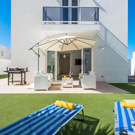 Vila Playa De Fanabe Sleeps 8 With Pool Air Con And Wifi *