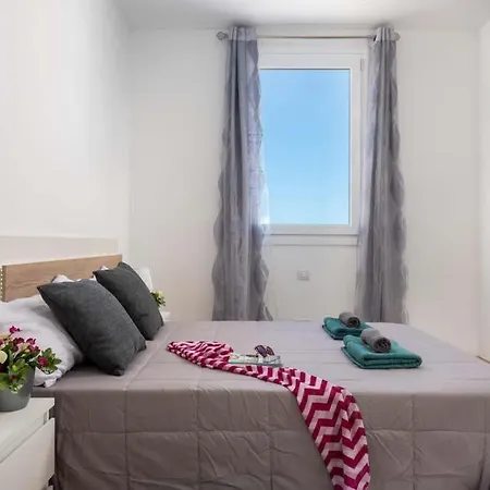فيلة Playa De Fanabe Sleeps 8 With Pool Air Con And Wifi *