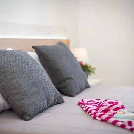 فيلة Playa De Fanabe Sleeps 8 With Pool Air Con And Wifi أذيخي