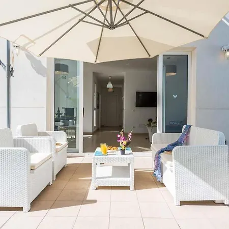 Playa De Fanabe Sleeps 8 With Pool Air Con And Wifi فيلة